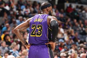 明日湖人迎战火箭 詹姆斯因左腹股沟拉伤大概率出战