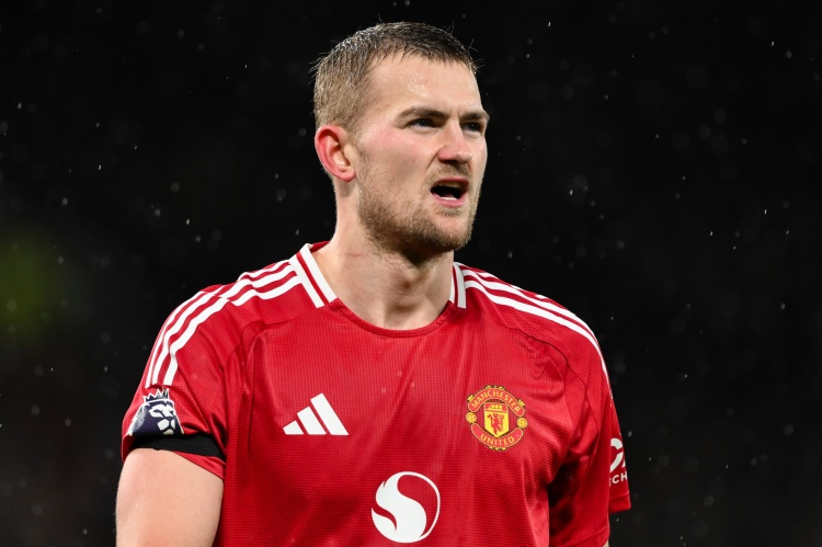 德里赫特解释未参与角球区庆祝原因：为终场防守保存体力