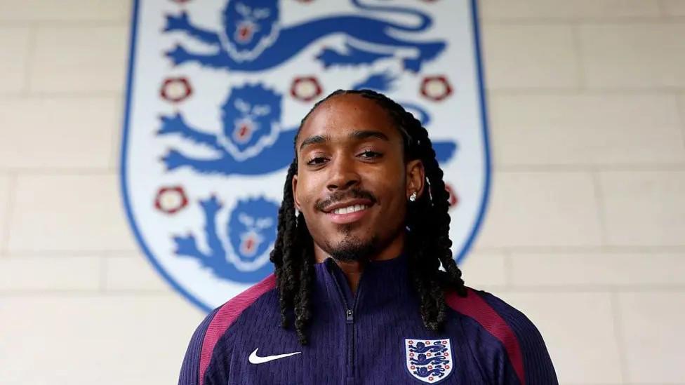 开云棋牌官网下载地址-英媒：斯彭斯有望成为英格兰队首位穆斯林国脚