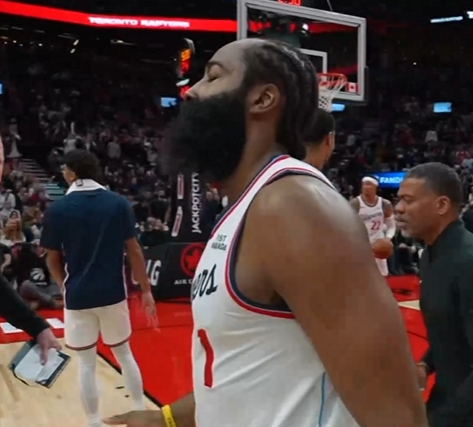 开云棋牌官网下载地址-此前已连得8分1帽！哈登绝杀后仰出手三不沾 快船猛龙进入加时