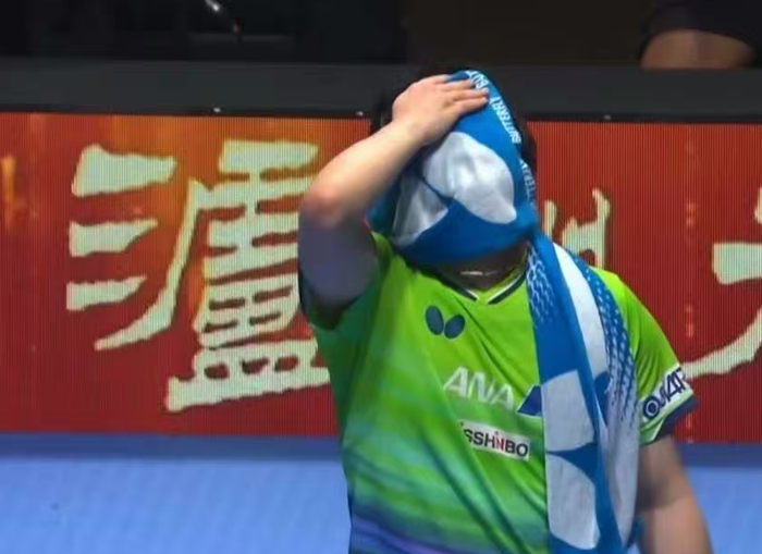 拒绝和王楚钦握手，丢冠后，谁注意松岛辉空举动，原因曝光或被罚|世界杯|澳门|WTT重庆冠军赛|雨果·卡尔德拉诺|男单冠军_新浪新闻